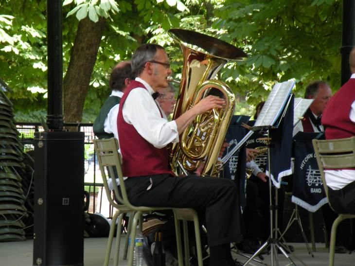  joueur de tuba, jardin du Luxembourg
